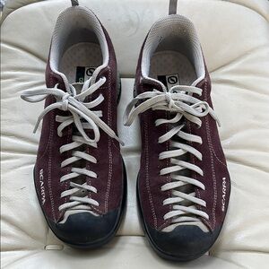 Scarpa Mojito approach/hiking shoes. Good condition women’s 10, men’s 9, E.U. 42